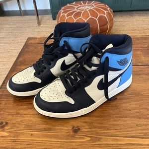 Nike Jordan 1 UNC